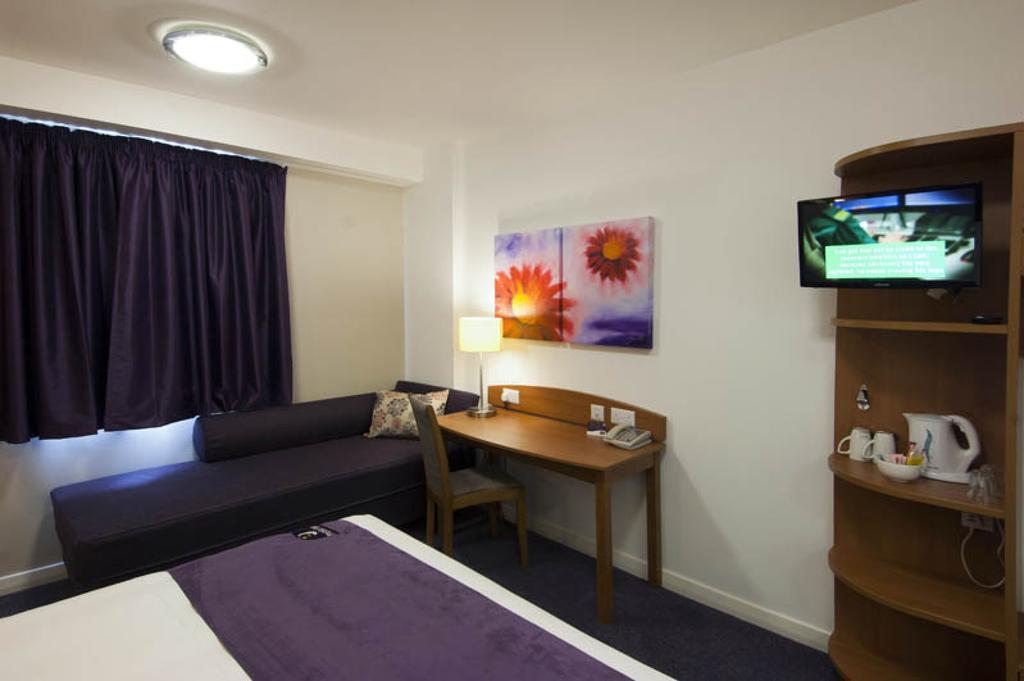 Premier Inn Bridgend Central Exterior photo