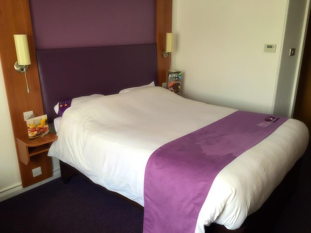 Premier Inn Bridgend Central Exterior photo