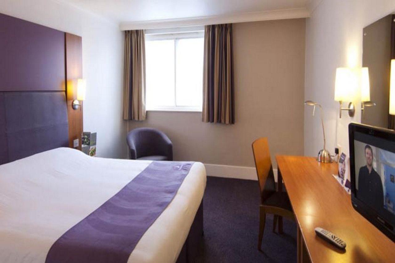 Premier Inn Bridgend Central Exterior photo